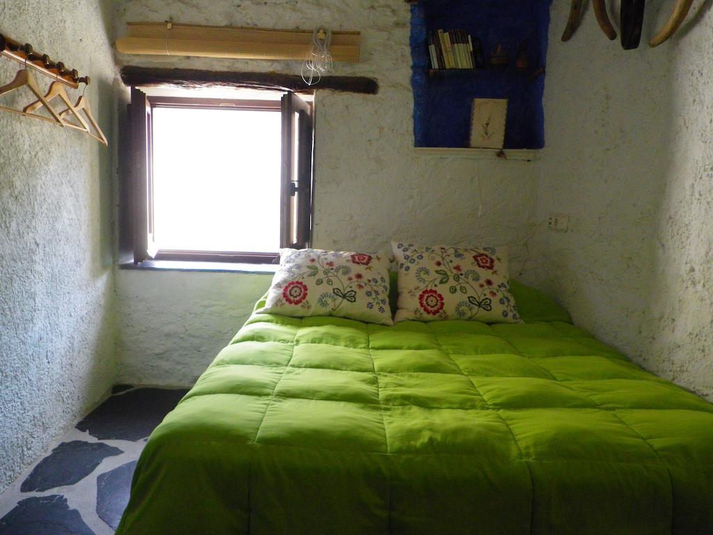 La Casa De La Bombilla Verde Trevelez Room photo
